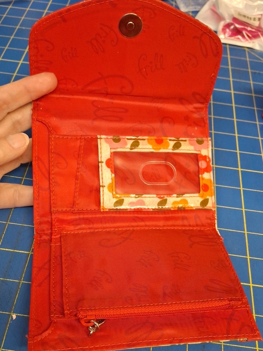 Vera Bradley Frill Pleather Wallet Floral 4 x 6 - Picture 5 of 16